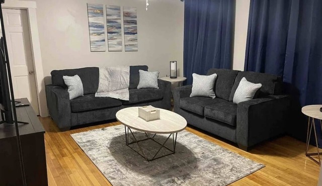 Wonderful new cozy 3 bedroom min from the casino