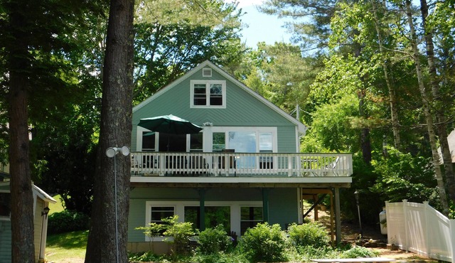 Wonderful pet-friendly waterfront home on Sebago Lake Basin in Standish