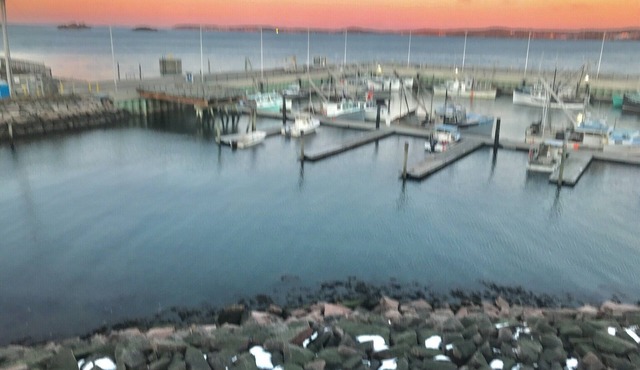 Wonderful Water Views From This Beautiful Apartment Centrally Located Downtown!