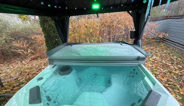 WOW! Coastal Getaway: Hot Tub+FirePit+ Dream Home+