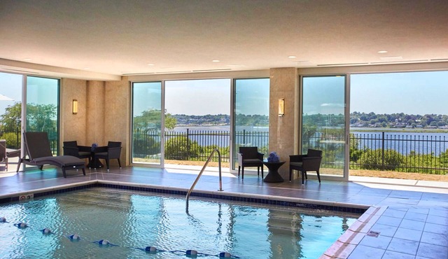 Wyndham Newport Hotel