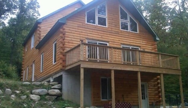 Your Dream House: Pine Log Chalet, Sauna, Outdoor Pool