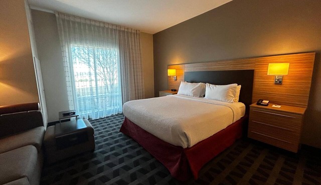 Your Fort Worth Getaway Starts in This Pet-Friendly Studio | Free Parking