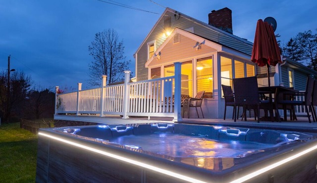Your peaceful, private retreat, PERFECT FOR READAWAYS! Incredible views!