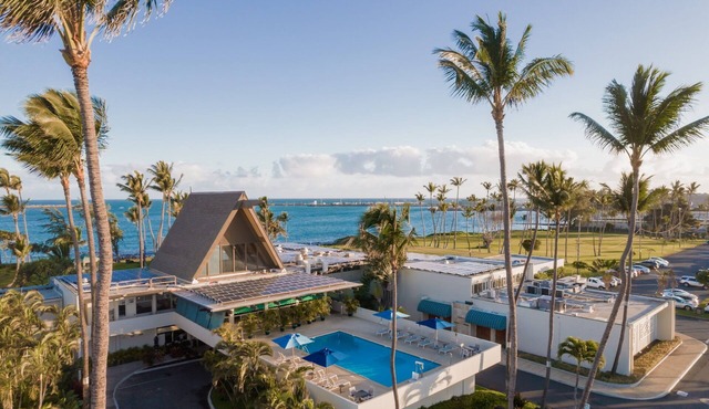 Your Relaxing Getaway Awaits! Breathtaking Oceanfront Suite with Pool Privileges