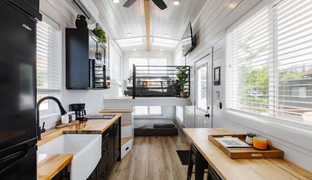 Zion Designer Tiny Home Private Deck & BBQ