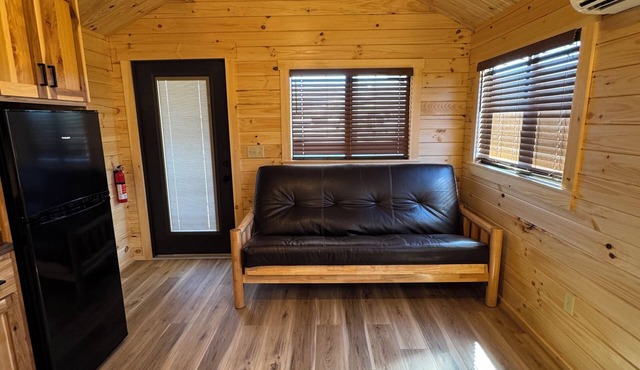 Zion is 12 miles away and this NEW Cabin sleeps 6