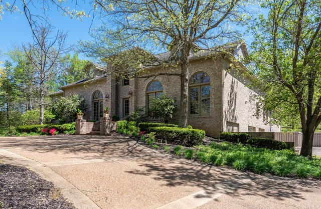 5 BEDROOM ESTATE SITTING ON 2 + ACRES. COUNTRY LIVING, BUT 15 MIN TO EVERYTHING!