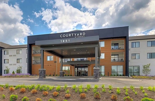 Courtyard Lexington South/Hamburg Place