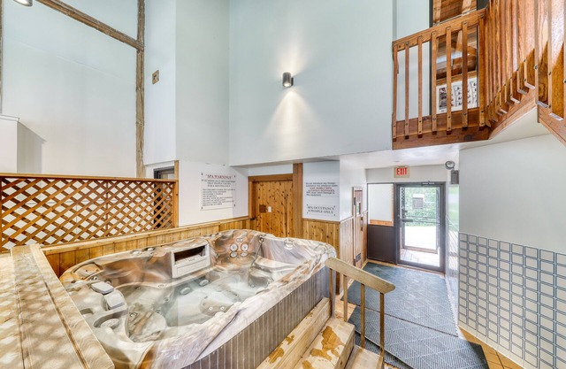 Cozy Condo with a Fireplace, Free WiFi, Shared Pool, Hot Tub, Tennis & Gym