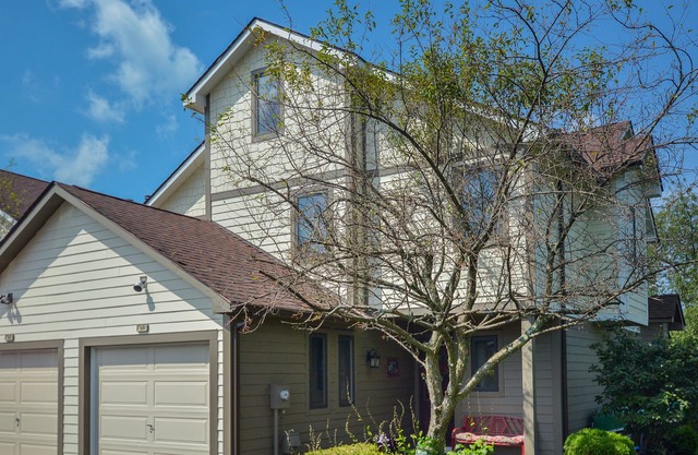 Lakefront Townhome with Community Pool Near Wisp