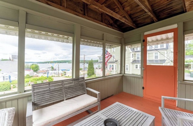 Lakeview Cottage 1 sleeps 6