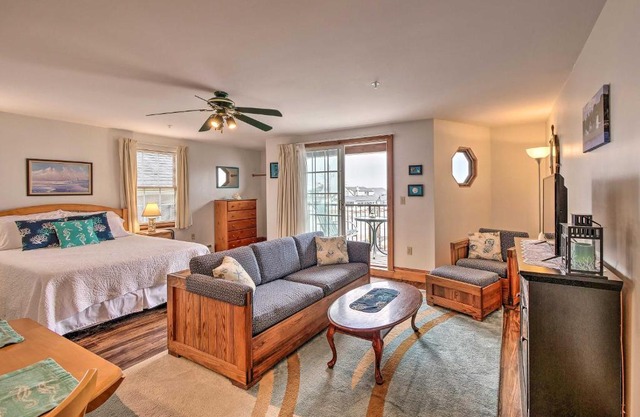 Oceanfront Lincolnville Studio with Private Balcony!