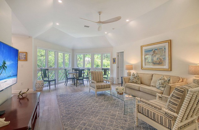 Spacious Tennis Villa, central location