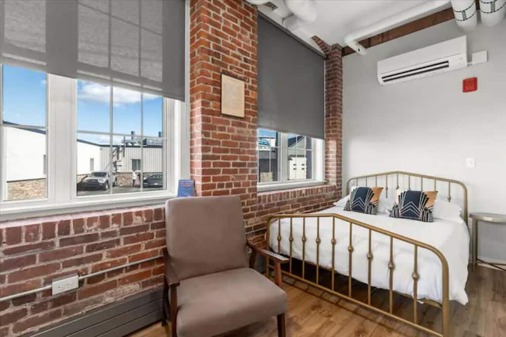 Manchester Apartment | [Pet Friendly] Gatsby's Corner