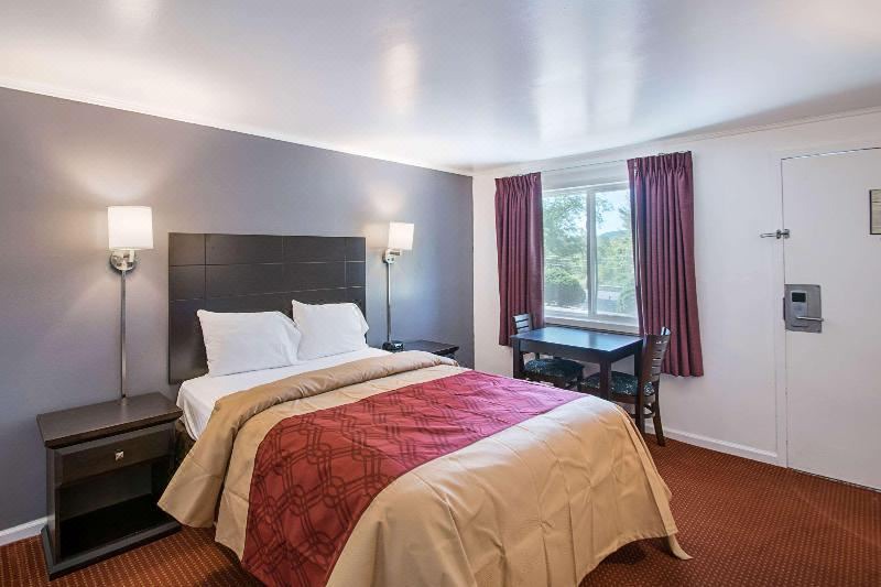 Photo of Bedroom in Lee