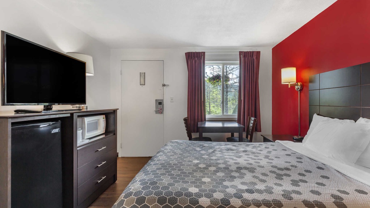 Photo of Bedroom in Lee