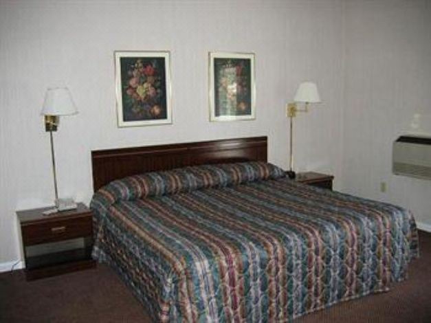 Photo of Bedroom in Lee
