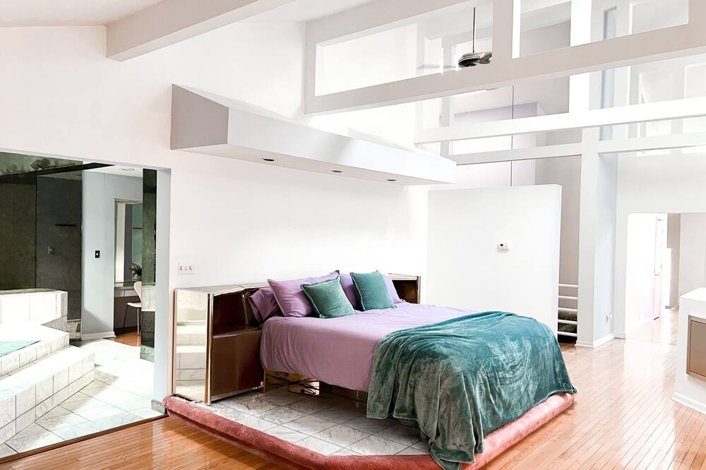 Photo of Bedroom in West Plaza