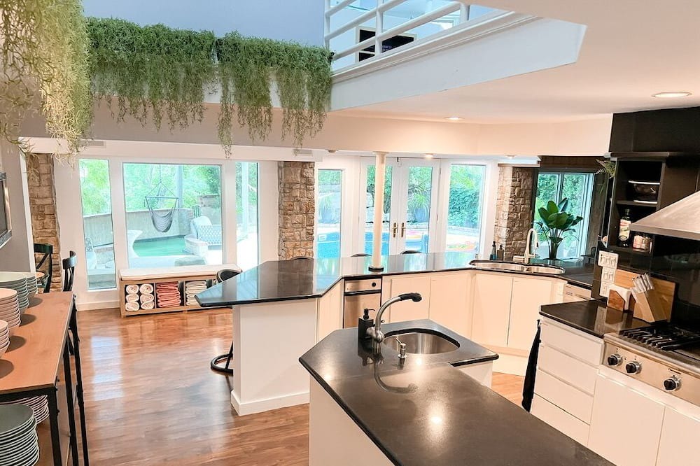 Photo of Kitchen in West Plaza