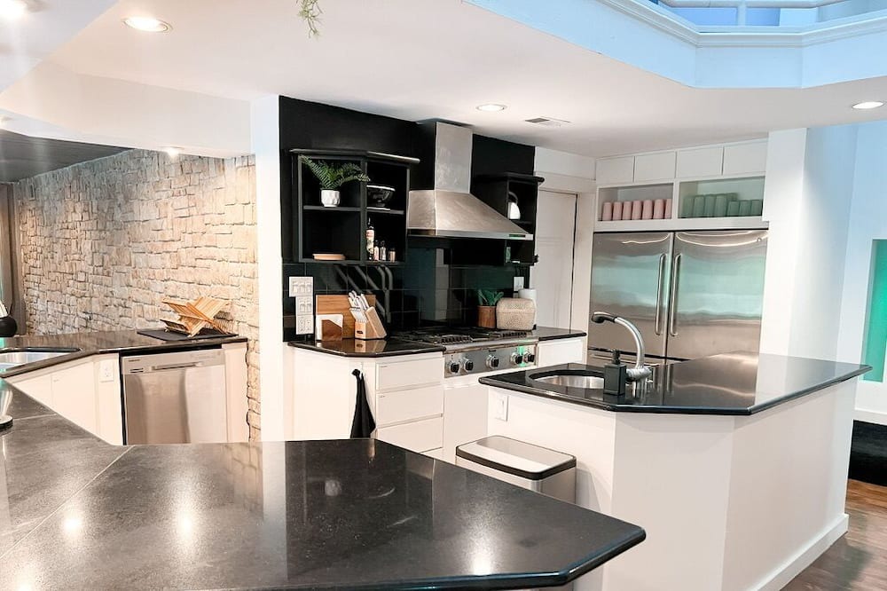 Photo of Kitchen in West Plaza