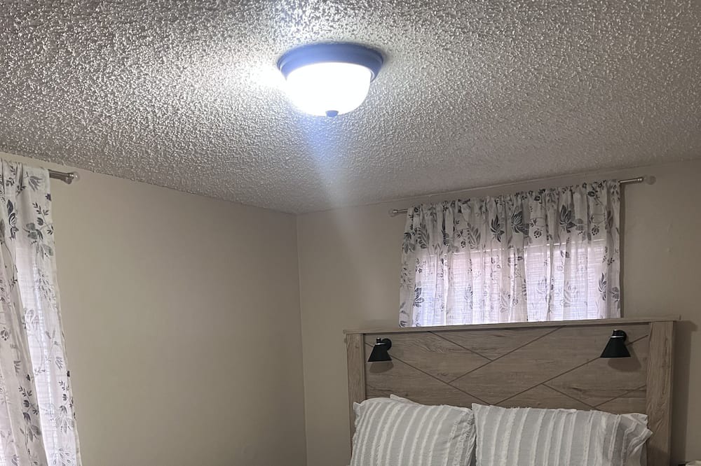 Photo of Bedroom in Webb City