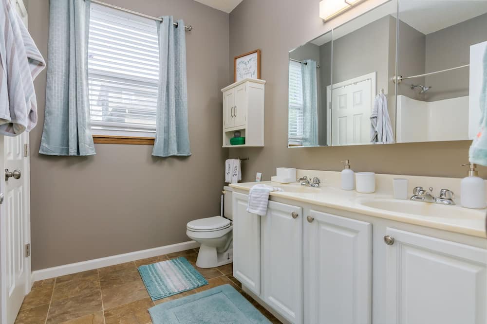 Photo of Bathroom in I-435 West KC-KS