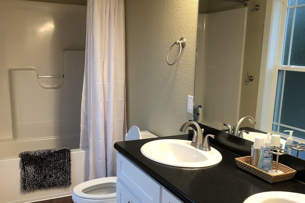 Photo of Bathroom in Subiaco