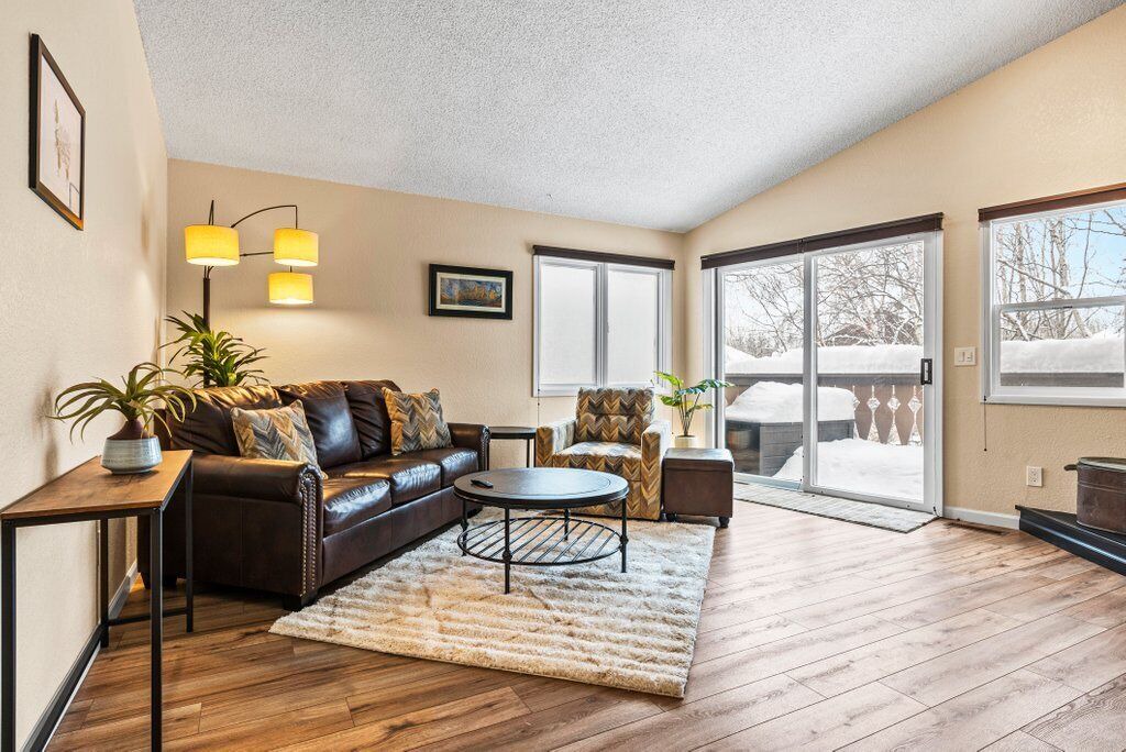 Photo of Livingroom in University Area