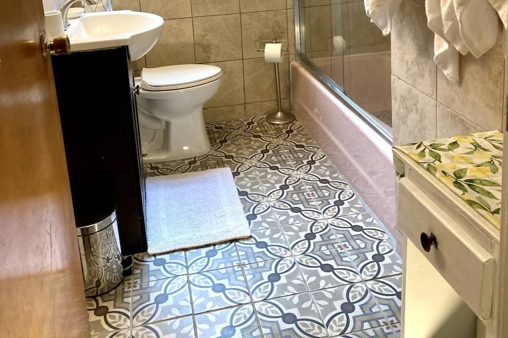 Photo of Bathroom in Chapmanville