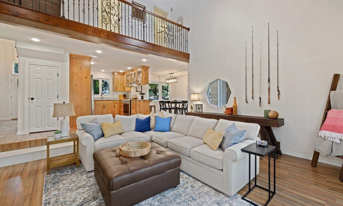Photo of Livingroom in Lowell