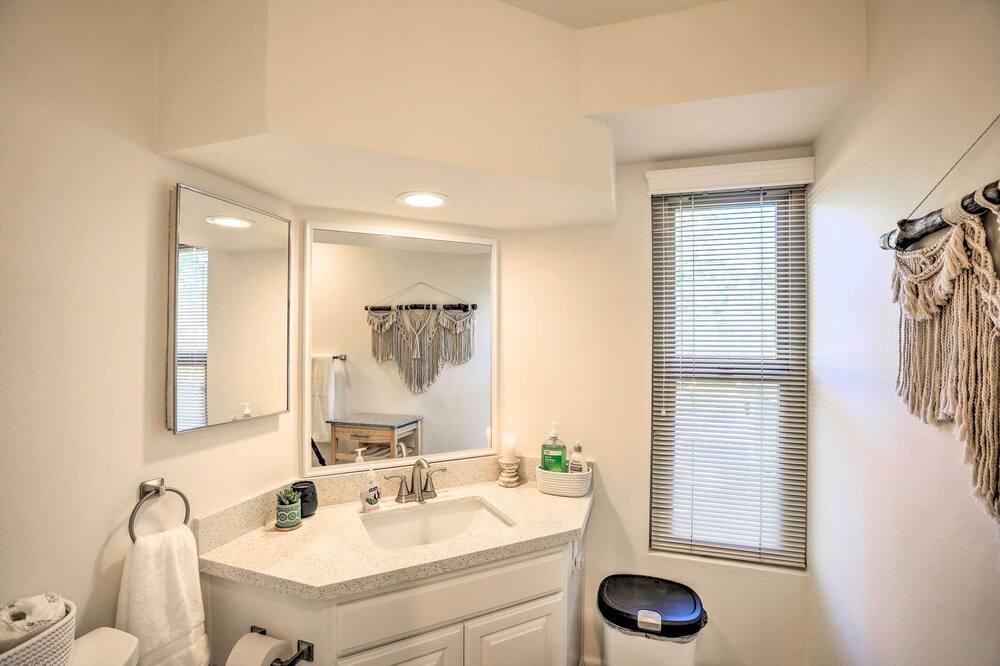 Photo of Bathroom in Callender