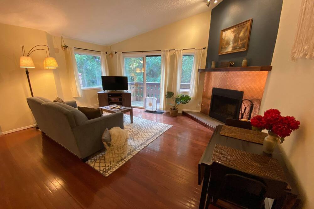 Photo of Livingroom in University Area