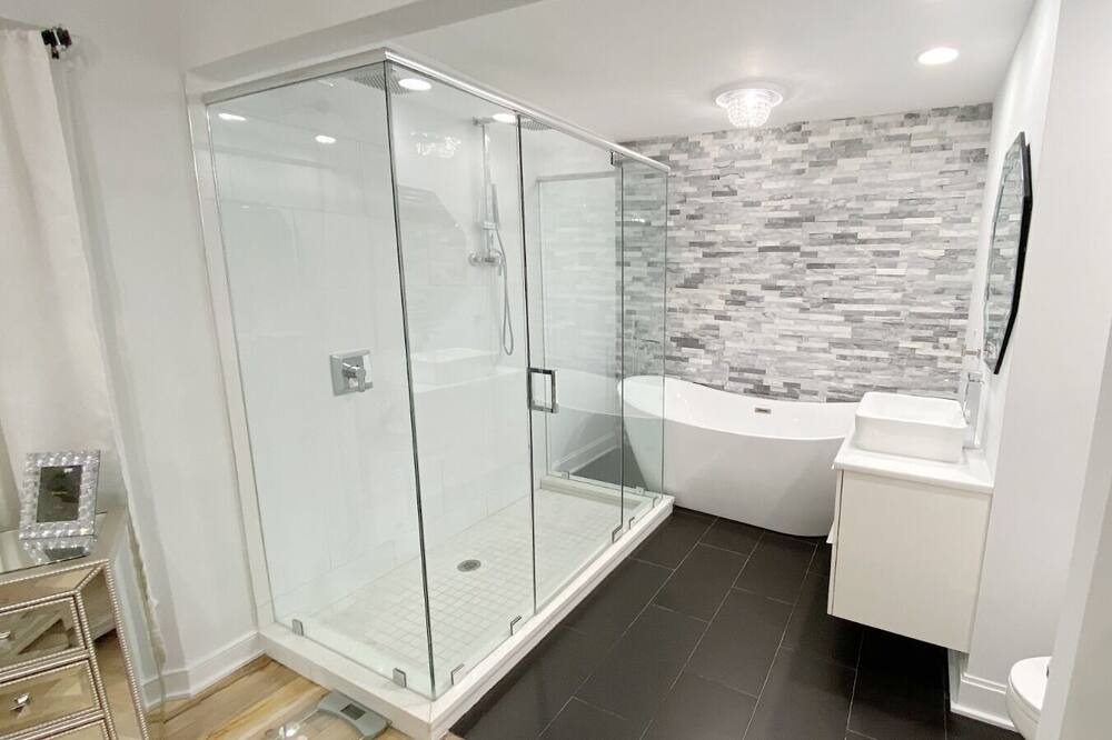 Photo of Bathroom in Lenexa