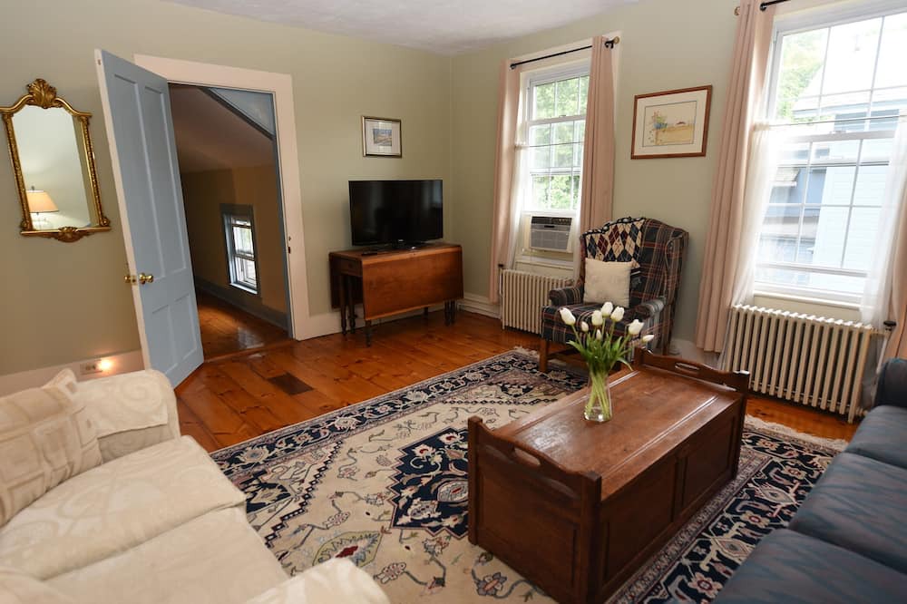 Photo of Livingroom in Greenfield