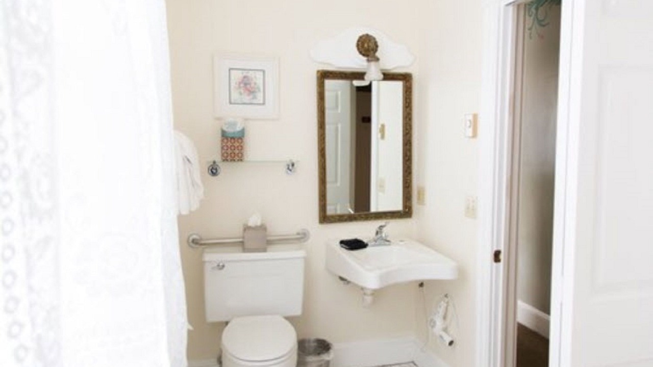 Photo of Bathroom in Yachting Village