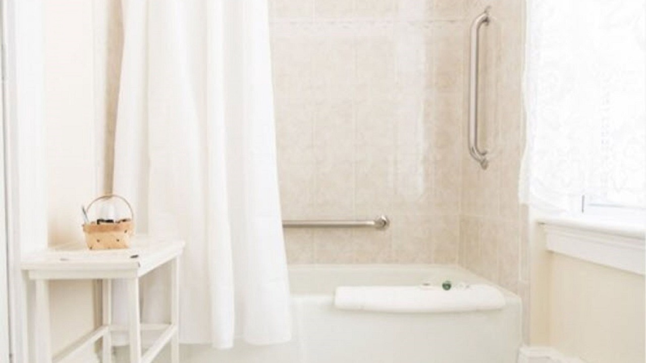 Photo of Bathroom in Yachting Village