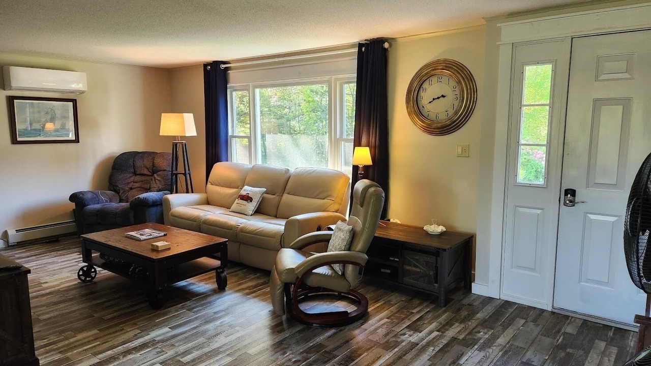 Photo of Livingroom in Round Pond