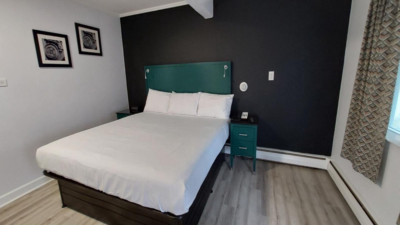Photo of Bedroom in Clinton