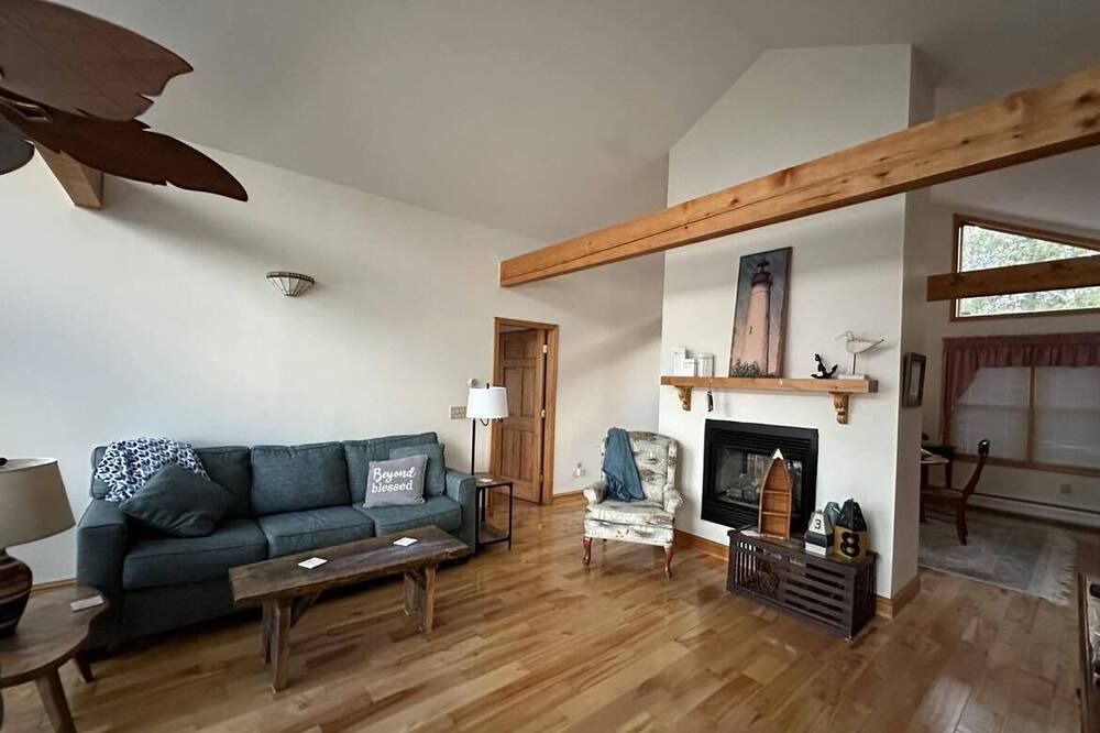 Photo of Livingroom in Perry