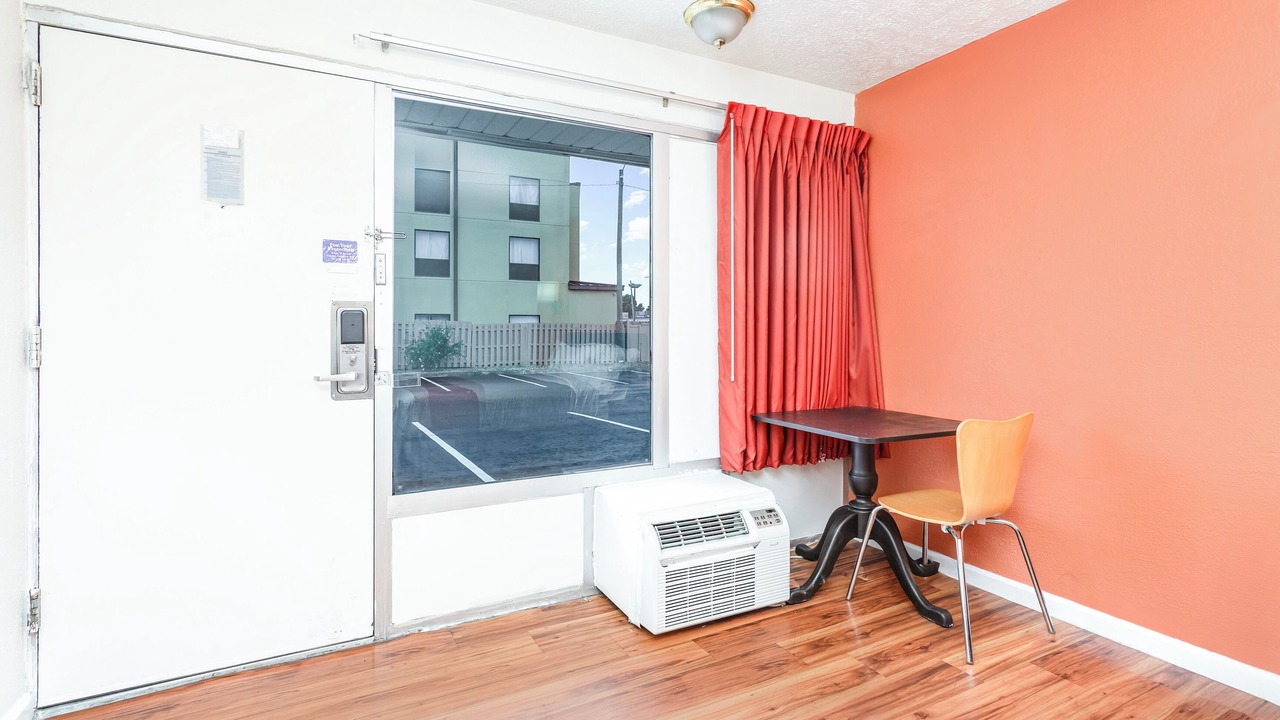 Photo of Bedroom in Summit Station