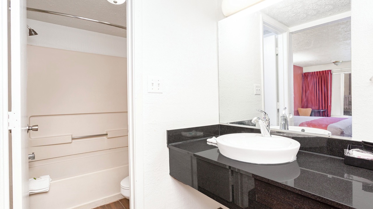 Photo of Bathroom in Summit Station