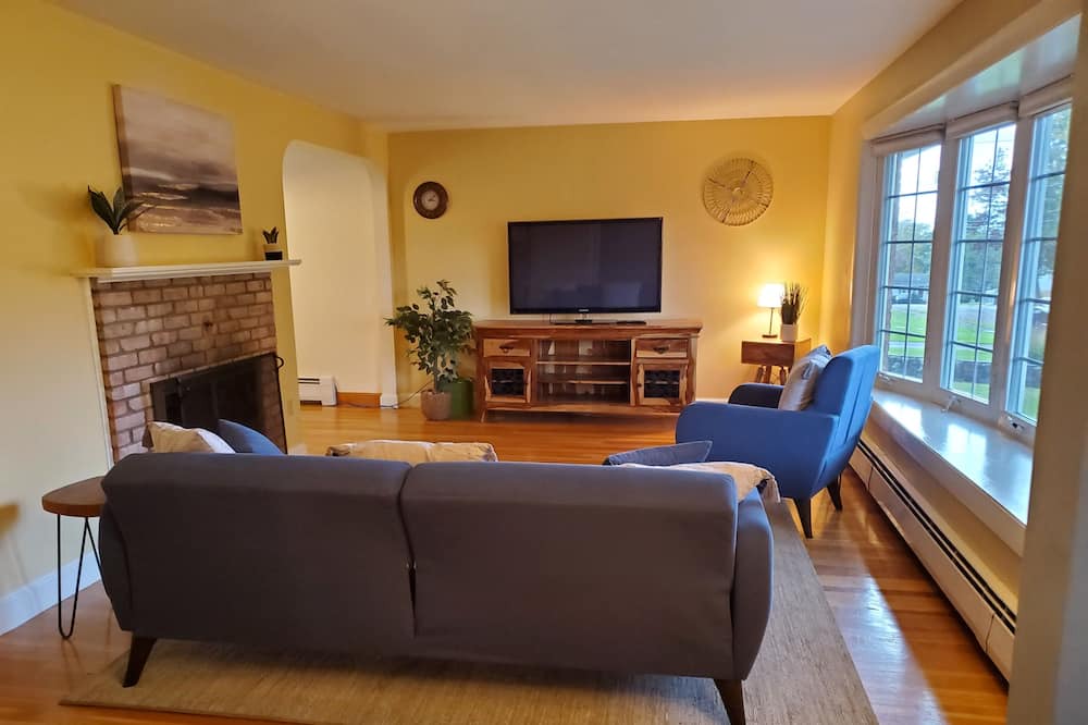 Photo of Livingroom in Hathorne