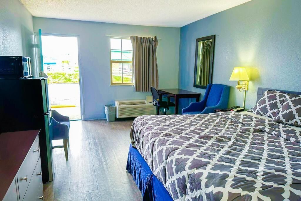 Photo of Bedroom in Madisonville