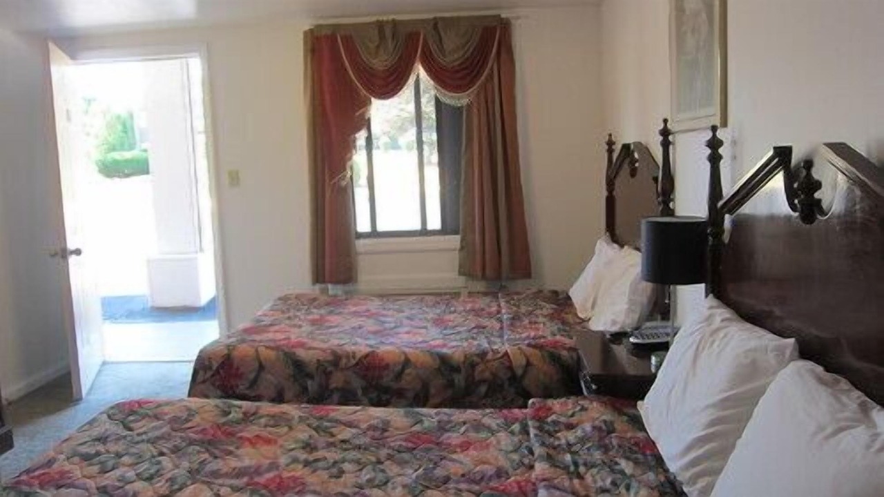 Photo of Bedroom in Clinton
