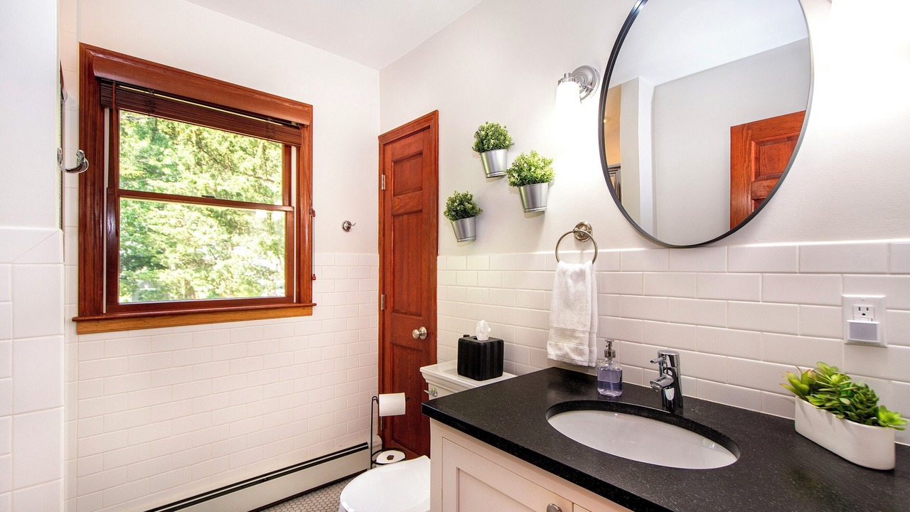 Photo of Bathroom in Minot