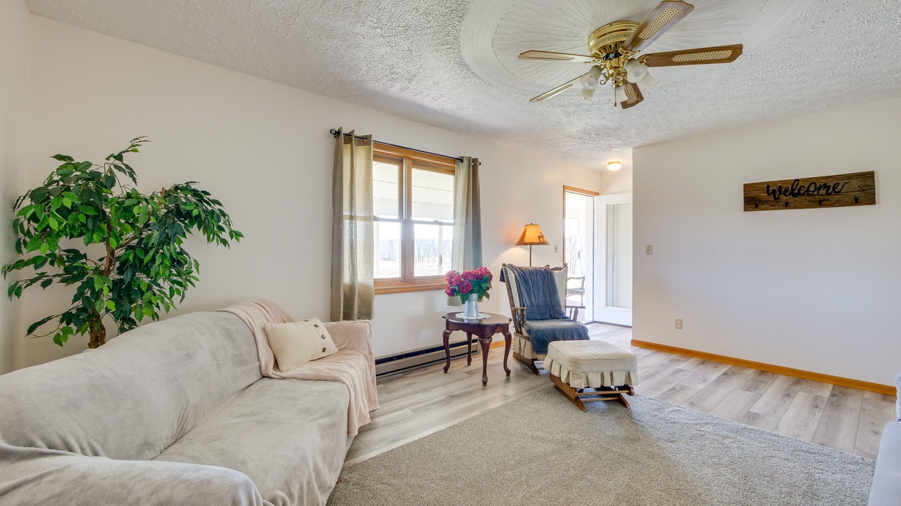 Photo of Livingroom in New Haven  Huron County