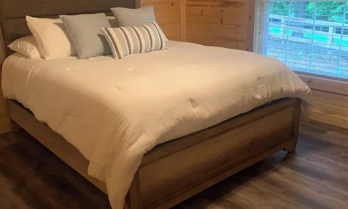 Photo of Bedroom in Benton