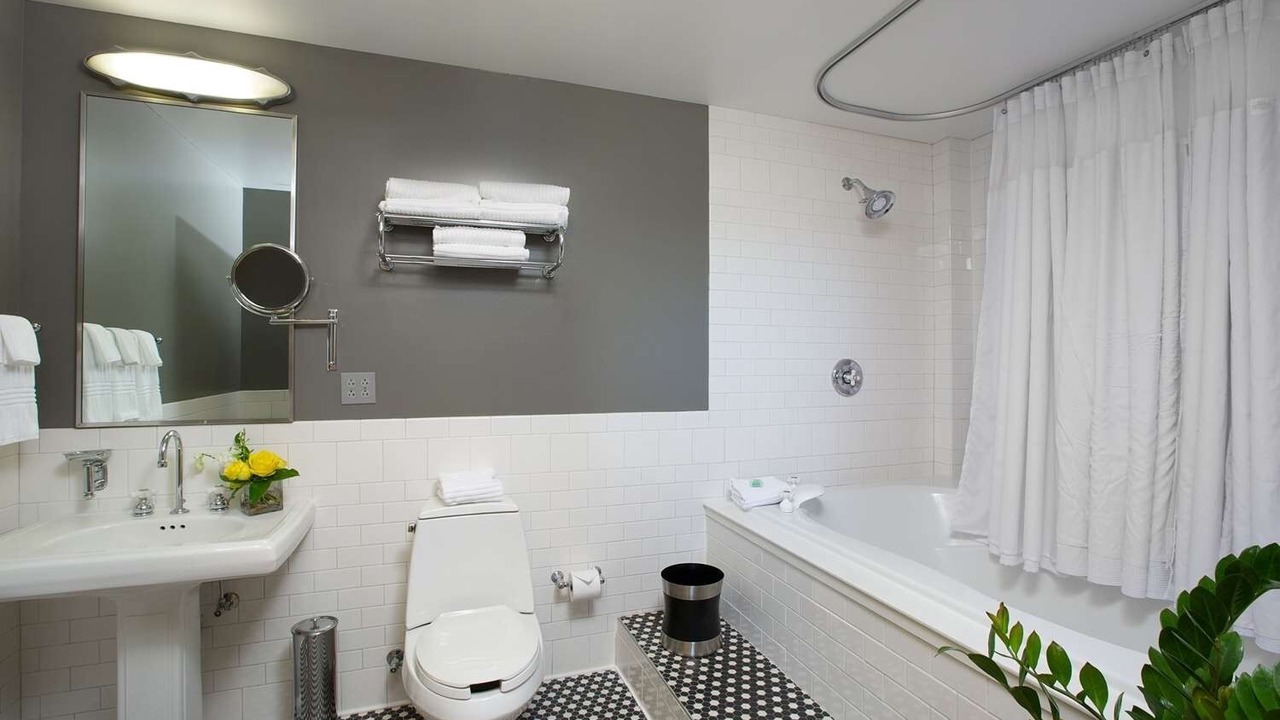 Photo of Bathroom in Downtown Columbus