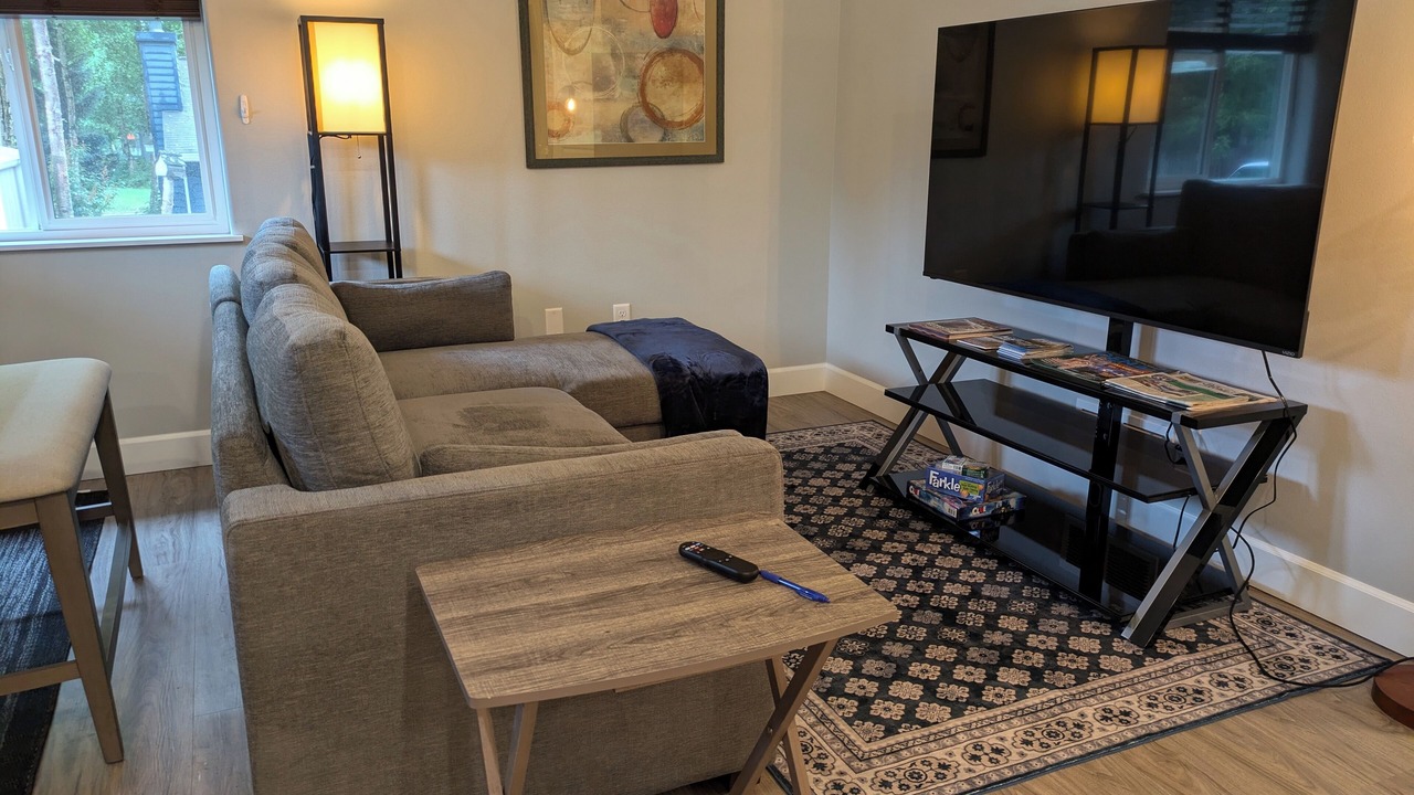 Photo of Livingroom in Taku - Campbell